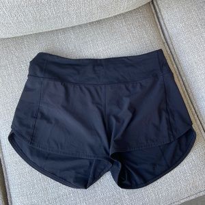 LuluLemon High Rise Speed Up Short 4” in Black. Size 8.